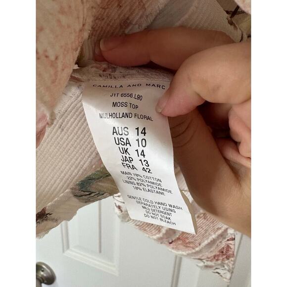 Camilla and Marc Mulholland Floral Top Size 10 US - Picture 9 of 10